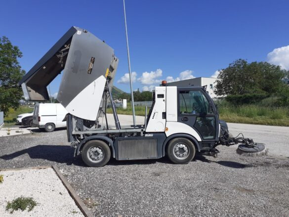 Spazzatrice Hako Citymaster 2200 - Industriële veegmachine: afbeelding 2 Spazzatrice Hako Citymaster 2200 - Industriële veegmachine: afbeelding 2