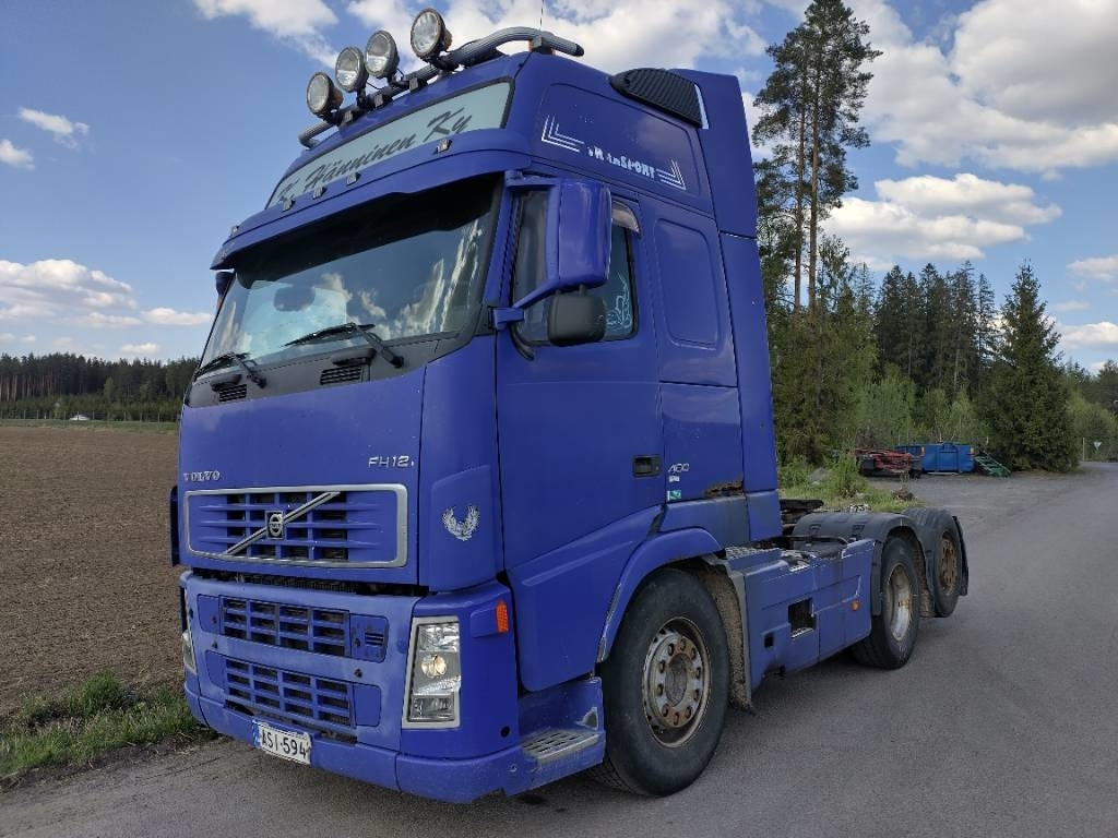Volvo FH12 6x2 takateli veturi, leima 05/25 - Trekker: afbeelding 1 Volvo FH12 6x2 takateli veturi, leima 05/25 - Trekker: afbeelding 1