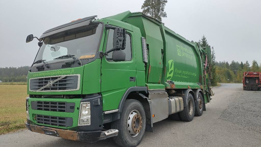 Volvo FM9 6x2 pakkaaja +nostin +etukippo - Vuilniswagen: afbeelding 1 Volvo FM9 6x2 pakkaaja +nostin +etukippo - Vuilniswagen: afbeelding 1