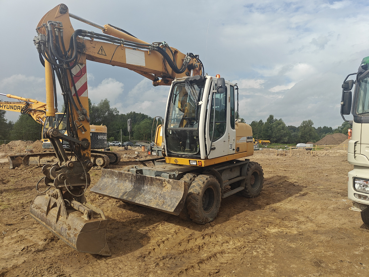 LIEBHERR A312 - Mobiele graafmachine: afbeelding 2 LIEBHERR A312 - Mobiele graafmachine: afbeelding 2