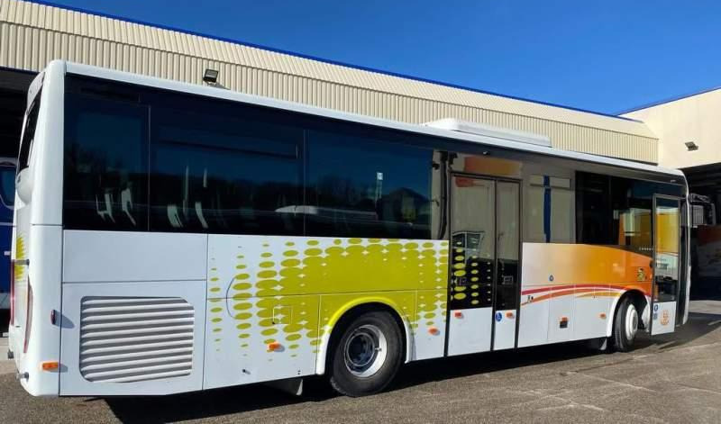Iveco CROSSWAY/ DŁUGOŚĆ 10.70 M / MANUAL / EURO 6 - Streekbus: afbeelding 3 Iveco CROSSWAY/ DŁUGOŚĆ 10.70 M / MANUAL / EURO 6 - Streekbus: afbeelding 3