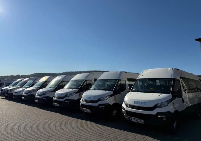 Iveco DAILY / CRAFTER / SPRINTER / WING / 23 MIEJSCA - Minibus, Personenvervoer: afbeelding 1 Iveco DAILY / CRAFTER / SPRINTER / WING / 23 MIEJSCA - Minibus, Personenvervoer: afbeelding 1
