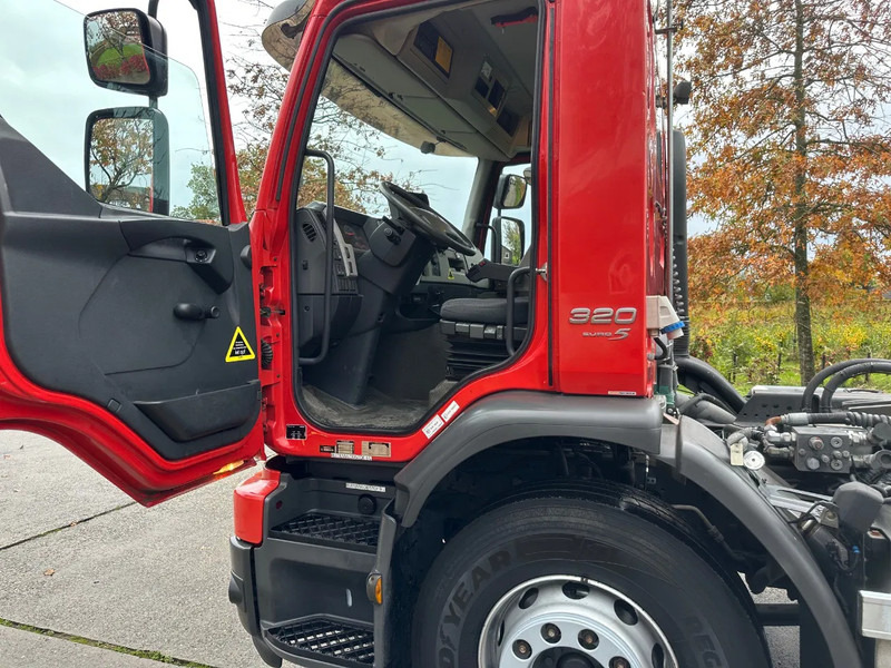 Volvo FE 320 / NL TRUCK / EURO 5 / HIAB MULTILIFT XR 21T / LIKE NEW!! / LOW KM!! / LIFT+STEER AXLE - Haakarmsysteem vrachtwagen: afbeelding 4 Volvo FE 320 / NL TRUCK / EURO 5 / HIAB MULTILIFT XR 21T / LIKE NEW!! / LOW KM!! / LIFT+STEER AXLE - Haakarmsysteem vrachtwagen: afbeelding 4