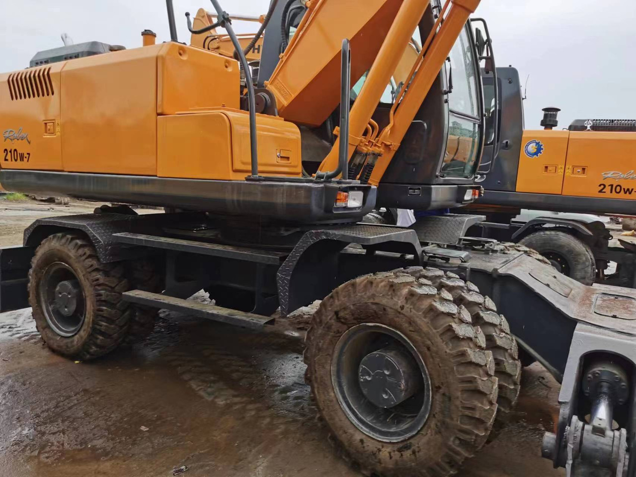 HYUNDAI 210W-7 - Mobiele graafmachine: afbeelding 2 HYUNDAI 210W-7 - Mobiele graafmachine: afbeelding 2