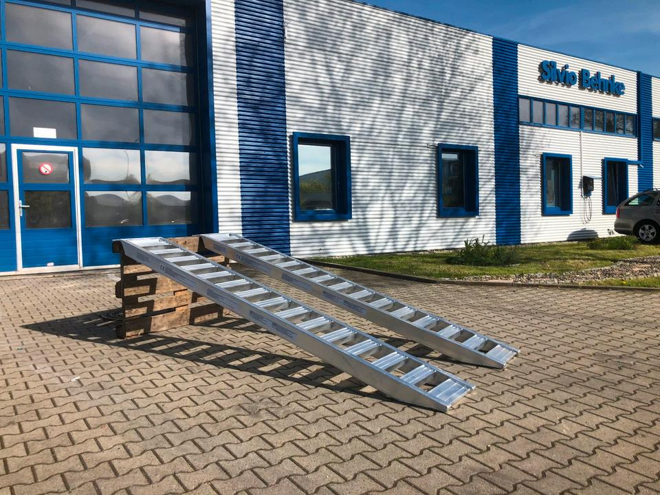 Alurampen Satz 3m 3000KG Minibagger Minilader Quad Auffahrrampe *INKL.19% MWST* - Laadbrug: afbeelding 4 Alurampen Satz 3m 3000KG Minibagger Minilader Quad Auffahrrampe *INKL.19% MWST* - Laadbrug: afbeelding 4