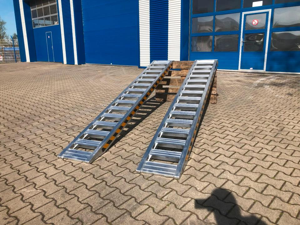 Alurampen Satz 3m 3000KG Minibagger Minilader Quad Auffahrrampe *INKL.19% MWST* - Laadbrug: afbeelding 2 Alurampen Satz 3m 3000KG Minibagger Minilader Quad Auffahrrampe *INKL.19% MWST* - Laadbrug: afbeelding 2