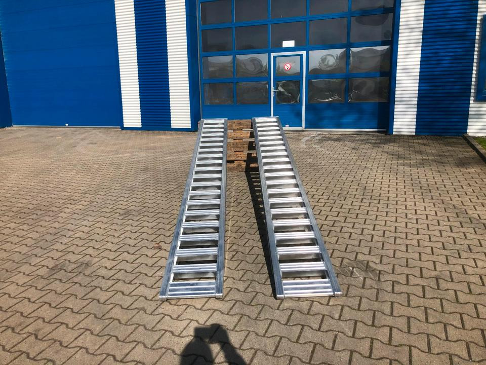 Alurampen Satz 4m 4000KG Minibagger Minilader Quad Auffahrrampe *INKL.19% MWST* - Laadbrug: afbeelding 3 Alurampen Satz 4m 4000KG Minibagger Minilader Quad Auffahrrampe *INKL.19% MWST* - Laadbrug: afbeelding 3