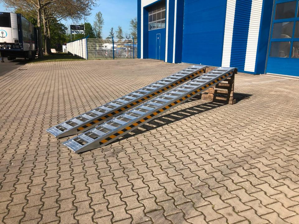 Alurampen Satz 4m 4000KG Minibagger Minilader Quad Auffahrrampe *INKL.19% MWST* - Laadbrug: afbeelding 1 Alurampen Satz 4m 4000KG Minibagger Minilader Quad Auffahrrampe *INKL.19% MWST* - Laadbrug: afbeelding 1