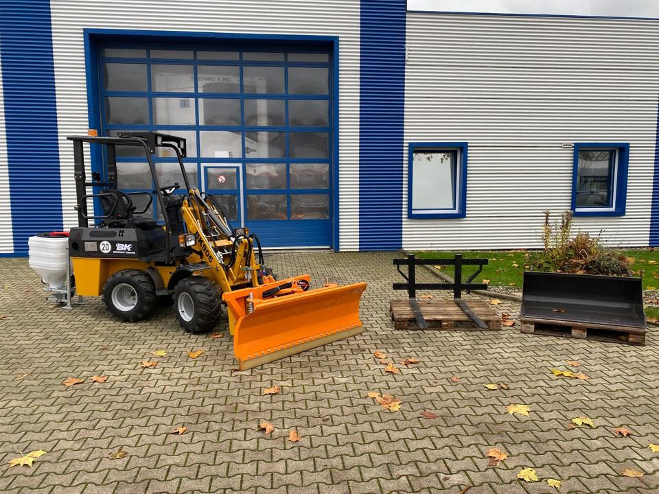Radlader/Hoflader BK906 inkl. Winter-Komplettpaket *INKL.19% MWST.*BERGER KRAUS*PERKINS*EURO*SOFORT!* - Kniklader: afbeelding 1 Radlader/Hoflader BK906 inkl. Winter-Komplettpaket *INKL.19% MWST.*BERGER KRAUS*PERKINS*EURO*SOFORT!* - Kniklader: afbeelding 1