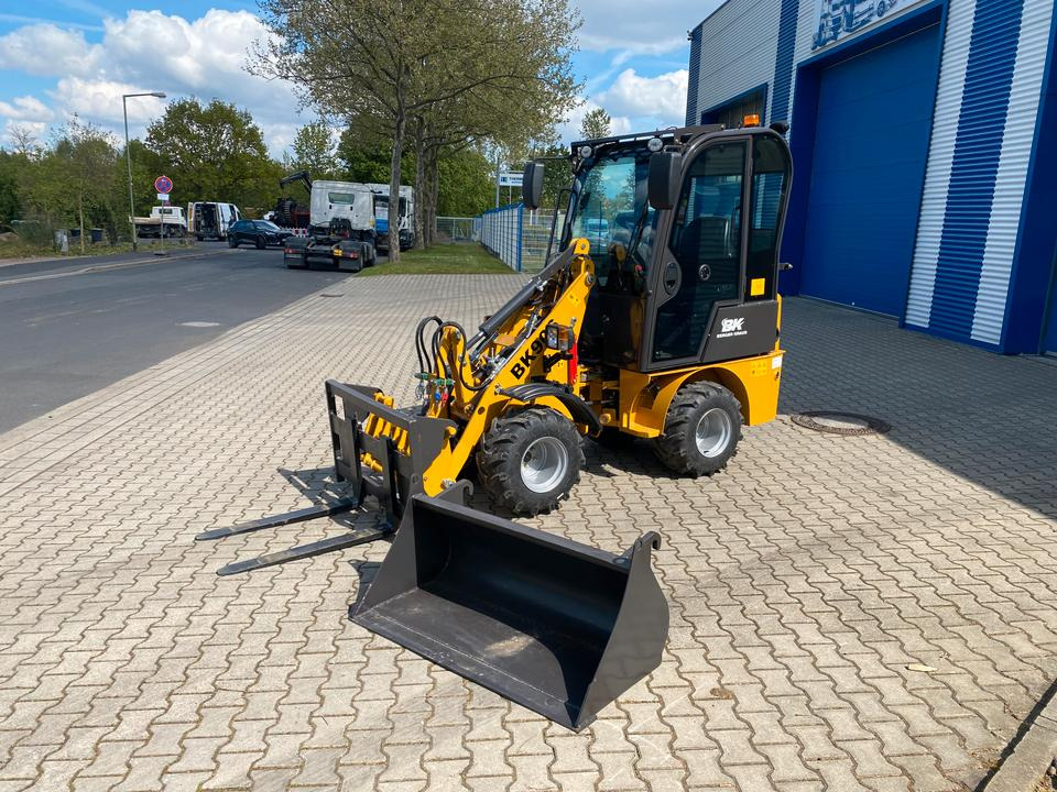 Radlader / Hoflader BK906 mit Kabine *INKL.19% MWST*PERKINS*BERGER KRAUS*GABELPAKET*CE*EURO* - Kniklader: afbeelding 2 Radlader / Hoflader BK906 mit Kabine *INKL.19% MWST*PERKINS*BERGER KRAUS*GABELPAKET*CE*EURO* - Kniklader: afbeelding 2