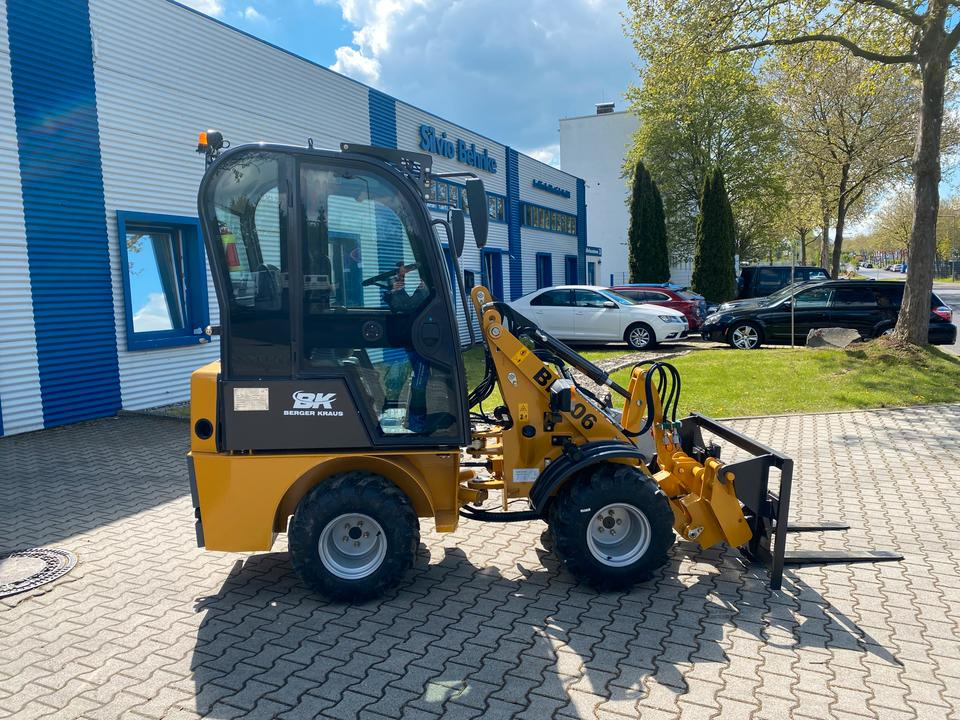 Radlader / Hoflader BK906 mit Kabine *INKL.19% MWST*PERKINS*BERGER KRAUS*GABELPAKET*CE*EURO* - Kniklader: afbeelding 5 Radlader / Hoflader BK906 mit Kabine *INKL.19% MWST*PERKINS*BERGER KRAUS*GABELPAKET*CE*EURO* - Kniklader: afbeelding 5