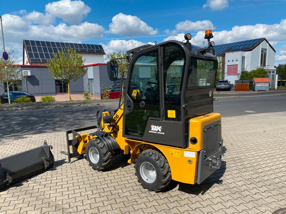 Radlader / Hoflader BK906 mit Kabine *INKL.19% MWST*PERKINS*BERGER KRAUS*GABELPAKET*CE*EURO* - Kniklader: afbeelding 3 Radlader / Hoflader BK906 mit Kabine *INKL.19% MWST*PERKINS*BERGER KRAUS*GABELPAKET*CE*EURO* - Kniklader: afbeelding 3