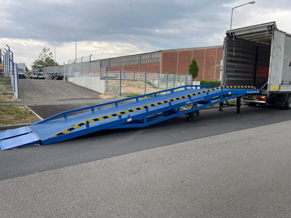 Verladerampe 8t Containerrampe LKW Rampe NEU *INKL.19% MWST*SOFORT VERFÜGBAR!* - Laadbrug: afbeelding 2 Verladerampe 8t Containerrampe LKW Rampe NEU *INKL.19% MWST*SOFORT VERFÜGBAR!* - Laadbrug: afbeelding 2