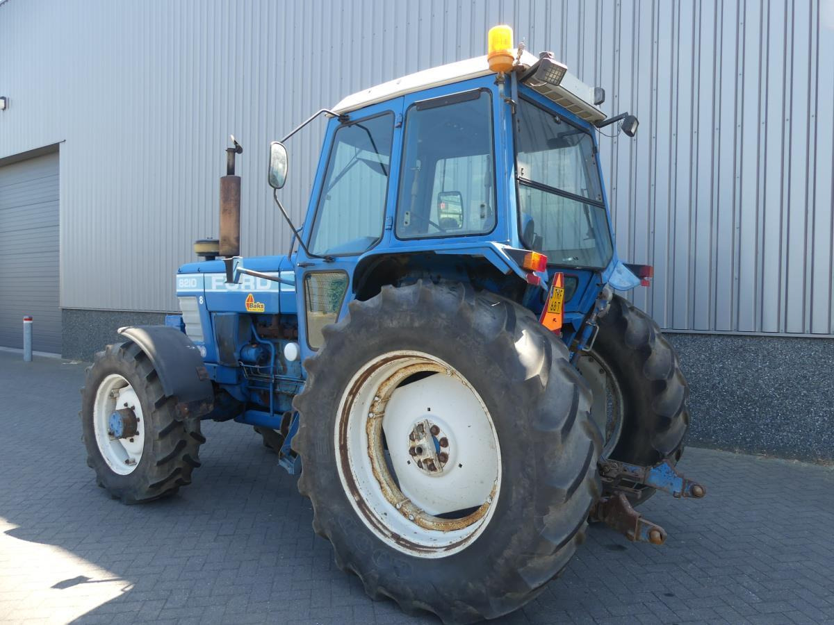 Ford 8210 - Tractor: afbeelding 4 Ford 8210 - Tractor: afbeelding 4