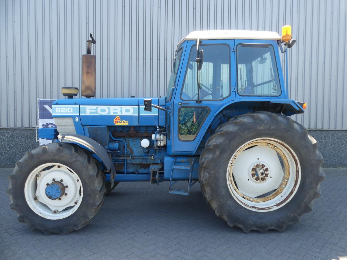 Ford 8210 - Tractor: afbeelding 3 Ford 8210 - Tractor: afbeelding 3
