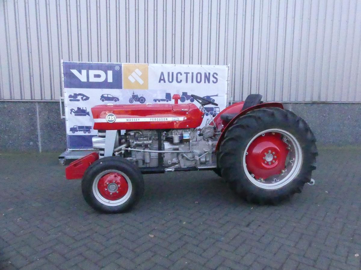 Massey-Ferguson 135 Vinyard - Tractor: afbeelding 2 Massey-Ferguson 135 Vinyard - Tractor: afbeelding 2