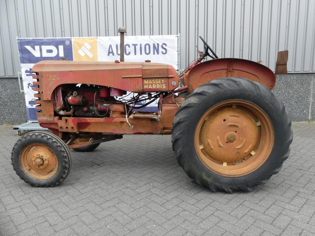 Massey Harris 30K - Tractor: afbeelding 4 Massey Harris 30K - Tractor: afbeelding 4