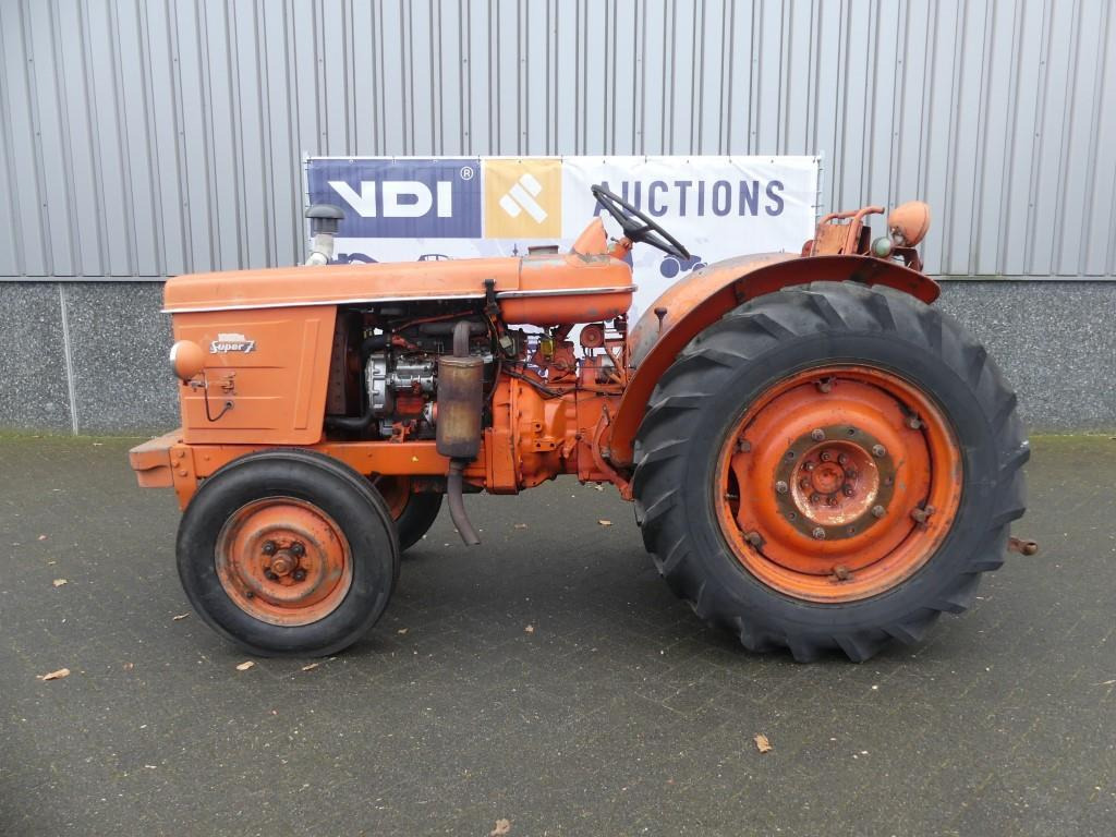 Renault Super 7 Vineyard - Tractor: afbeelding 2 Renault Super 7 Vineyard - Tractor: afbeelding 2