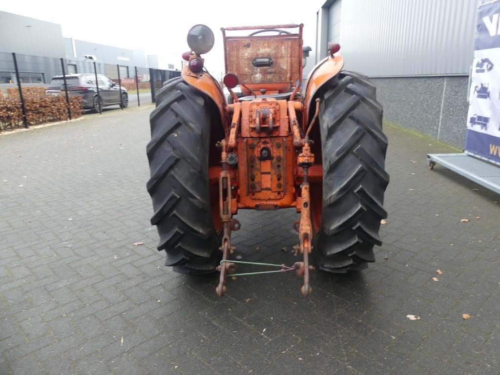 Renault Super 7 Vineyard - Tractor: afbeelding 4 Renault Super 7 Vineyard - Tractor: afbeelding 4