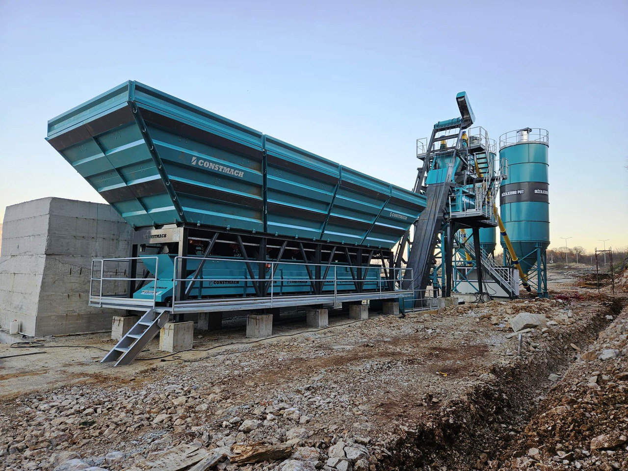 Constmach 120 m³/h Compact Concrete Batching Plant - Betoncentrale: afbeelding 1 Constmach 120 m³/h Compact Concrete Batching Plant - Betoncentrale: afbeelding 1