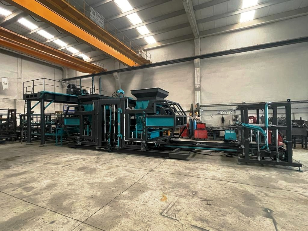 Constmach BS-25 Concrete Block Making Machine (Concrete Paving Machine) - Betonblokmachine: afbeelding 1 Constmach BS-25 Concrete Block Making Machine (Concrete Paving Machine) - Betonblokmachine: afbeelding 1