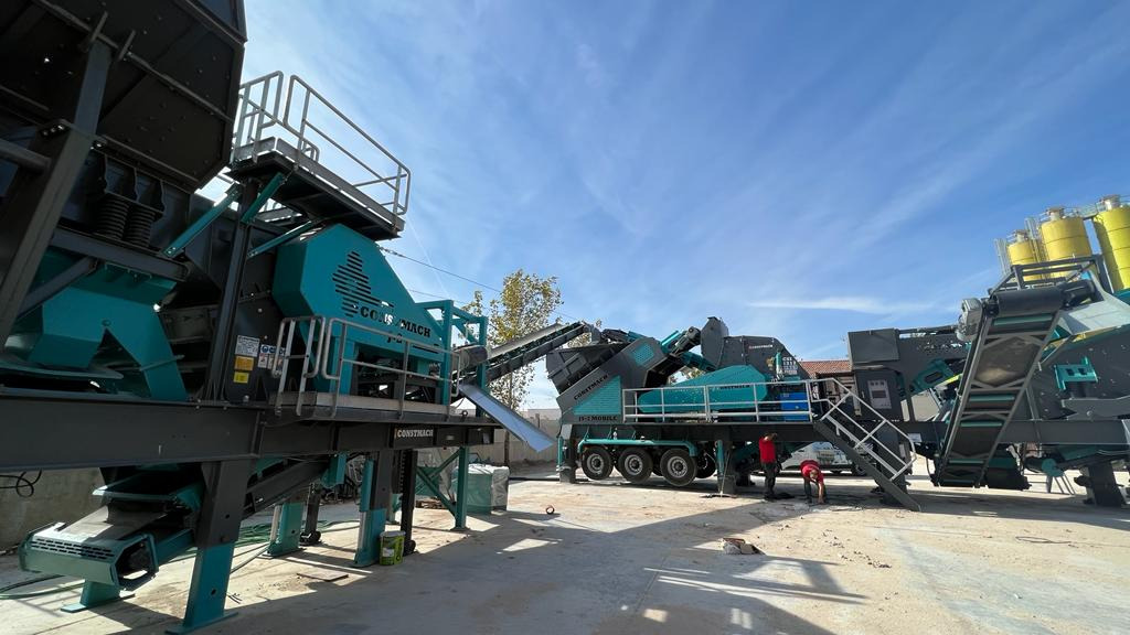 Constmach Concasseur À Percussion Secondaire Mobile D'une Capacité De 60 À 80 Tonnes - Mobiele breker: afbeelding 2 Constmach Concasseur À Percussion Secondaire Mobile D'une Capacité De 60 À 80 Tonnes - Mobiele breker: afbeelding 2
