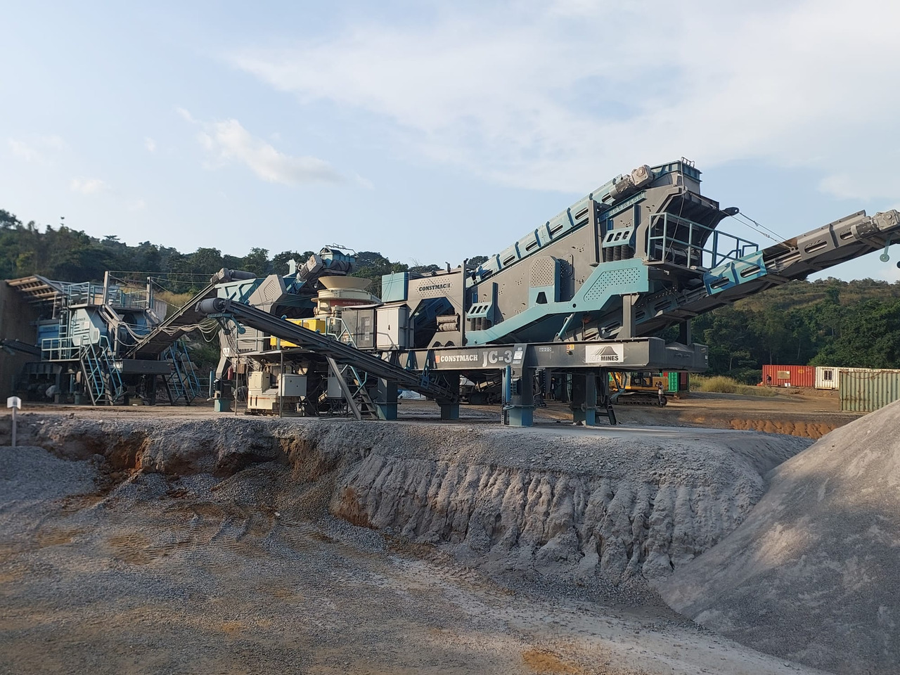 Constmach Mobile Backenbrecheranlage mit einer Leistung von 250 bis 300 t/h - Mobiele breker: afbeelding 1 Constmach Mobile Backenbrecheranlage mit einer Leistung von 250 bis 300 t/h - Mobiele breker: afbeelding 1