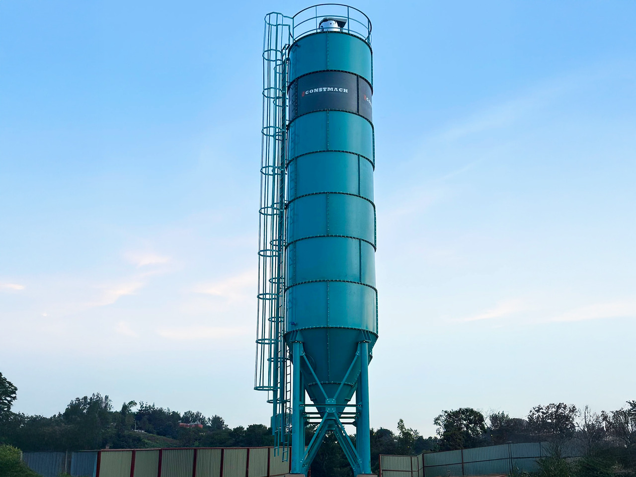 Constmach Silo à Ciment d'une Capacité de 100 Tonnes - Cement silo: afbeelding 2 Constmach Silo à Ciment d'une Capacité de 100 Tonnes - Cement silo: afbeelding 2