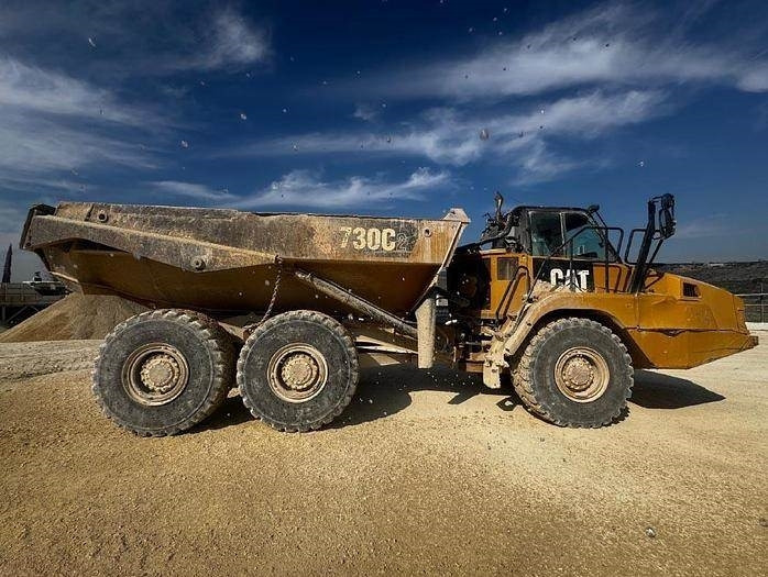 CAT 730C2 - Kiepwagen met knikbesturing: afbeelding 1 CAT 730C2 - Kiepwagen met knikbesturing: afbeelding 1
