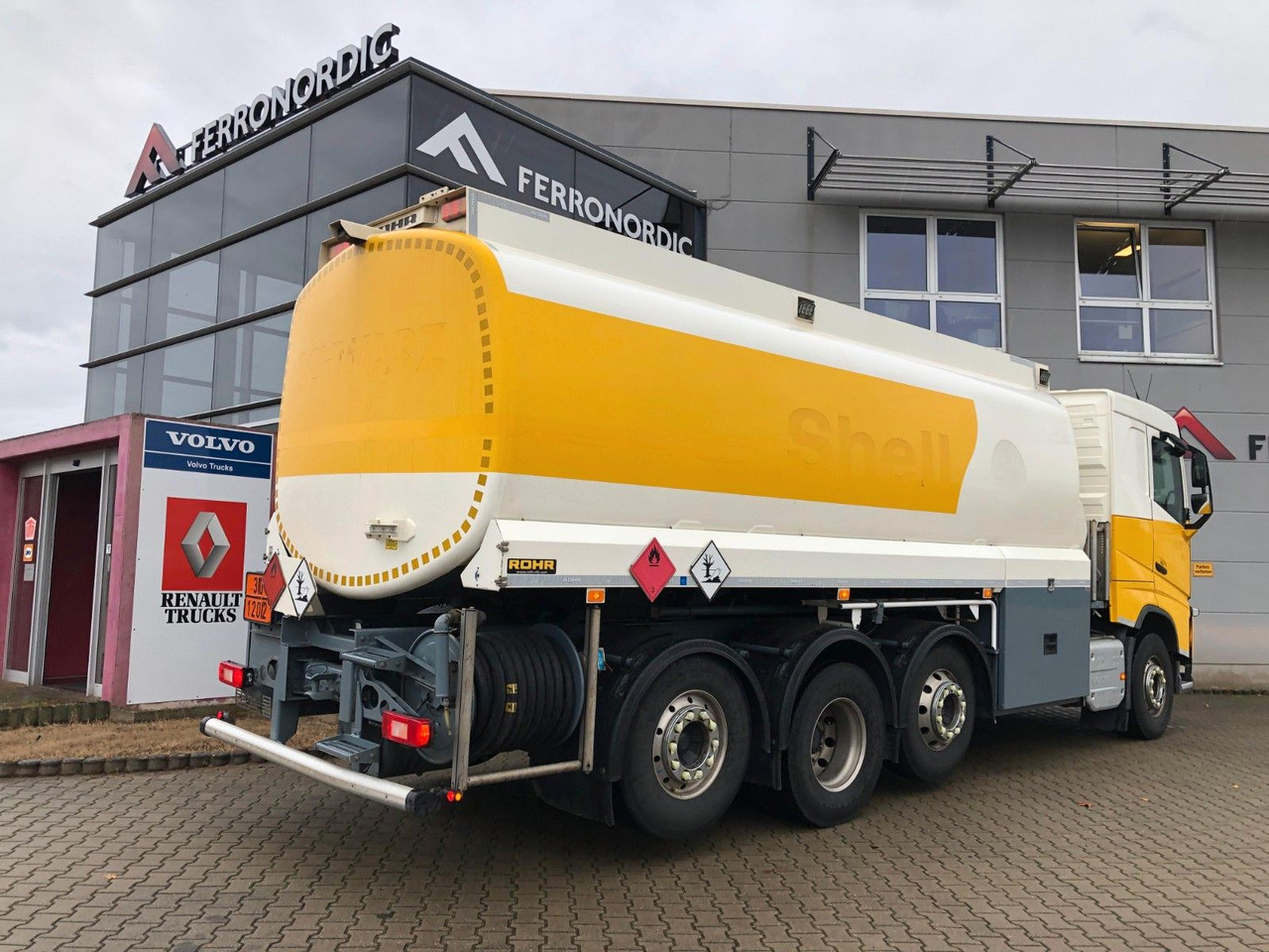 Volvo FH420 Tridem*ADR*3 Kammern 26700LT*ROHR*Sening - Tankwagen: afbeelding 2 Volvo FH420 Tridem*ADR*3 Kammern 26700LT*ROHR*Sening - Tankwagen: afbeelding 2