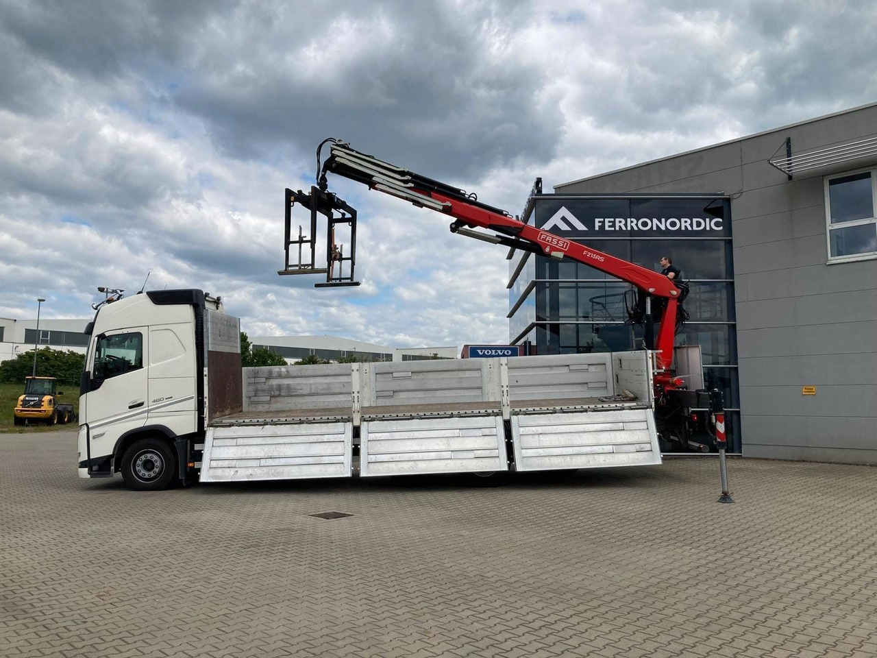 Volvo FH460 8x2 TRIDEM VLA&NLA gelenkt*FASSI F215AS.24 - Kraanwagen: afbeelding 2 Volvo FH460 8x2 TRIDEM VLA&NLA gelenkt*FASSI F215AS.24 - Kraanwagen: afbeelding 2