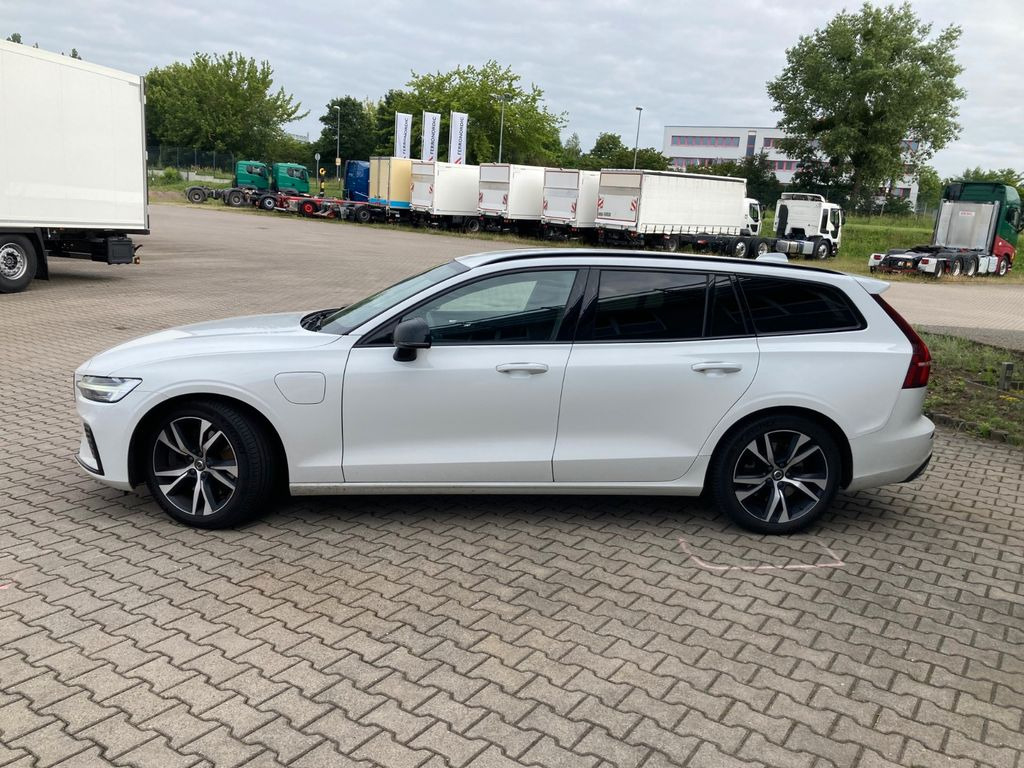 Volvo V60 T6 AWD R-Design Expression Recharge Plug-In Volvo V60 T6 AWD R-Design Expression Recharge Plug-In - Stationwagen: afbeelding 2 Volvo V60 T6 AWD R-Design Expression Recharge Plug-In Volvo V60 T6 AWD R-Design Expression Recharge Plug-In - Stationwagen: afbeelding 2