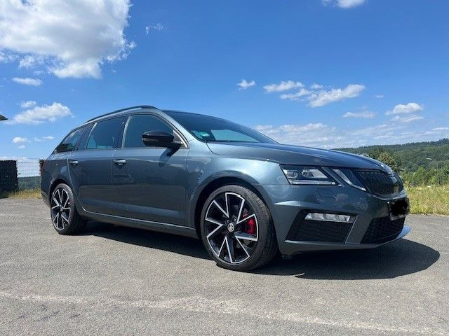Skoda Octavia Combi RS 4x4 - Stationwagen: afbeelding 1 Skoda Octavia Combi RS 4x4 - Stationwagen: afbeelding 1