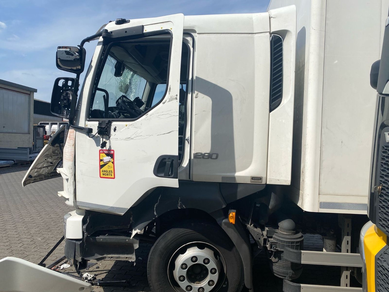 Volvo FL 16.280 Koffer Unfallschaden - Bakwagen: afbeelding 5 Volvo FL 16.280 Koffer Unfallschaden - Bakwagen: afbeelding 5