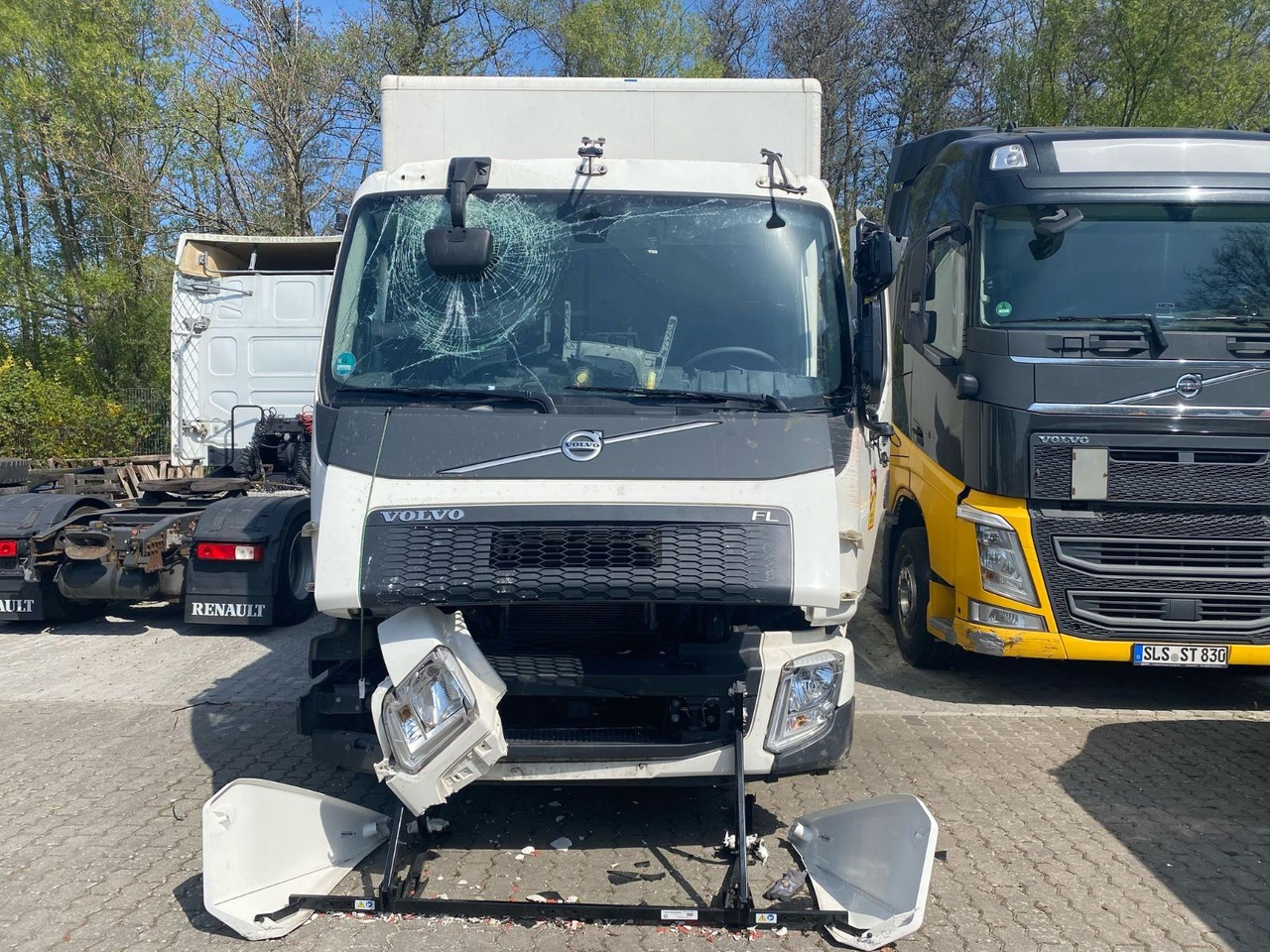 Volvo FL 16.280 Koffer Unfallschaden - Bakwagen: afbeelding 3 Volvo FL 16.280 Koffer Unfallschaden - Bakwagen: afbeelding 3