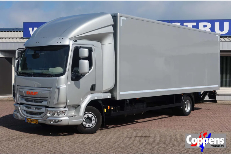 DAF LF 210 FA Zilver metallic bak + klep Dhollandia 1500 kg + rol stops, Comfort cabine. - Bakwagen: afbeelding 1 DAF LF 210 FA Zilver metallic bak + klep Dhollandia 1500 kg + rol stops, Comfort cabine. - Bakwagen: afbeelding 1