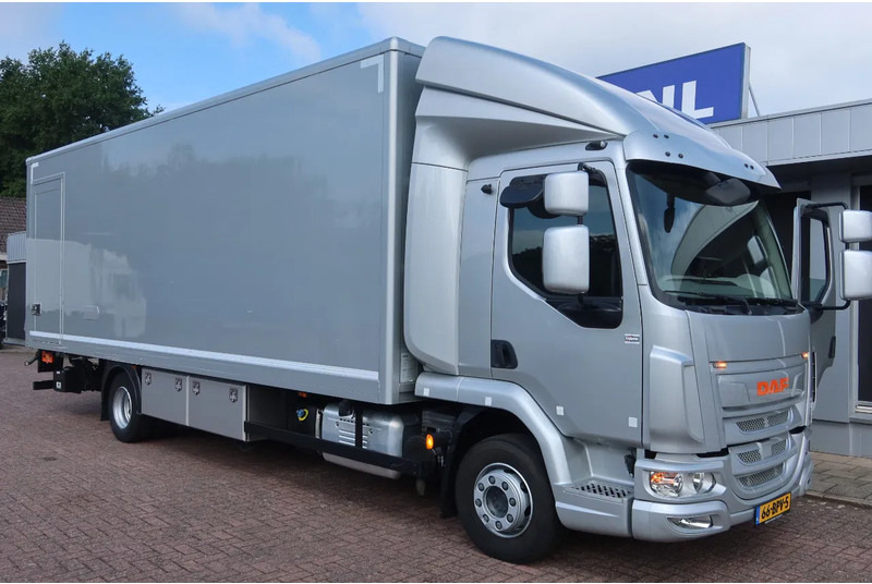 DAF LF 210 FA Zilver metallic bak + klep Dhollandia 1500 kg + rol stops, Comfort cabine. - Bakwagen: afbeelding 2 DAF LF 210 FA Zilver metallic bak + klep Dhollandia 1500 kg + rol stops, Comfort cabine. - Bakwagen: afbeelding 2