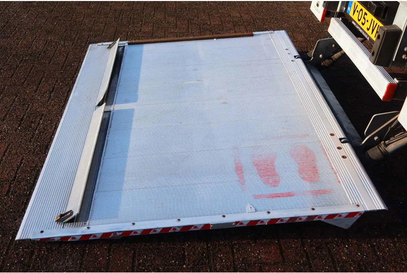 Iveco Daily 35C16 Carrier Xarios 350 Koel+Vries+verwarmen + stekker 220 volt, Dhollandia 750 kg klep - Koelwagen: afbeelding 5 Iveco Daily 35C16 Carrier Xarios 350 Koel+Vries+verwarmen + stekker 220 volt, Dhollandia 750 kg klep - Koelwagen: afbeelding 5