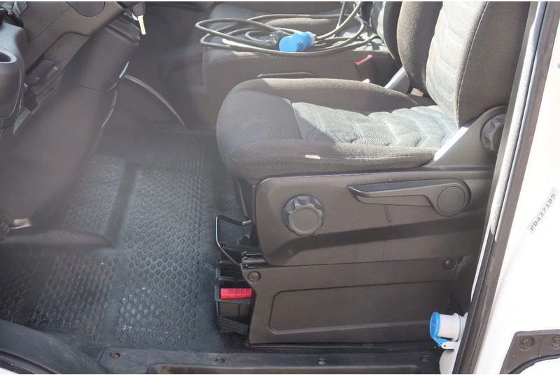 Iveco Daily 35S16 Iveco 35S16 L3/H2 Koel/Vries/ verwarmen Carrier Xarios 350 + 220 volt nacht aansluiting - Koelwagen: afbeelding 5 Iveco Daily 35S16 Iveco 35S16 L3/H2 Koel/Vries/ verwarmen Carrier Xarios 350 + 220 volt nacht aansluiting - Koelwagen: afbeelding 5