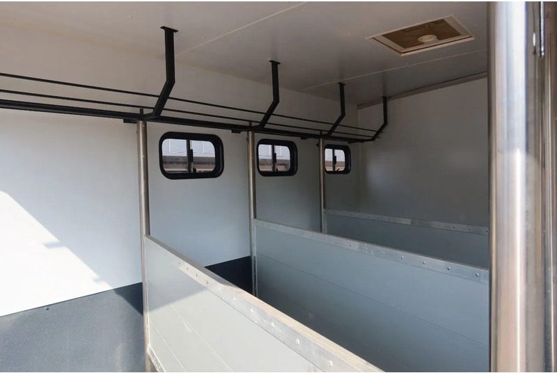 Mercedes-Benz Atego 816 L 3 Paarden/4 Ponies Nieuwe APK + nieuwe accu. - Paardenvrachtwagen: afbeelding 3 Mercedes-Benz Atego 816 L 3 Paarden/4 Ponies Nieuwe APK + nieuwe accu. - Paardenvrachtwagen: afbeelding 3