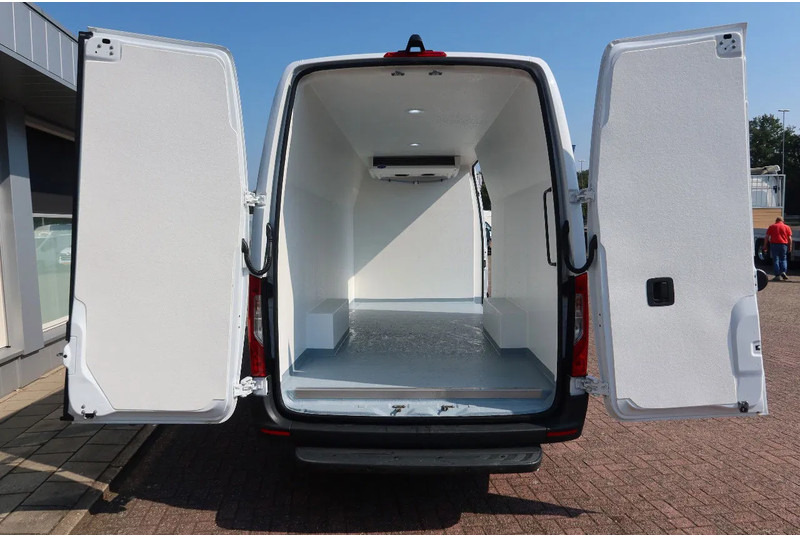 Mercedes-Benz Sprinter 317 Koel/Vries/Verwarmen met nachtaansluiting 220 volt. AUTOMAAT! - Koelwagen: afbeelding 4 Mercedes-Benz Sprinter 317 Koel/Vries/Verwarmen met nachtaansluiting 220 volt. AUTOMAAT! - Koelwagen: afbeelding 4
