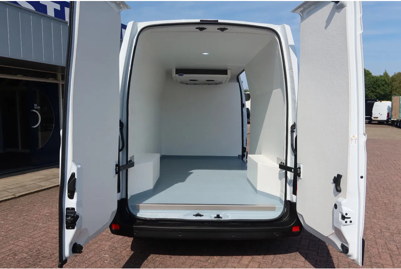 Renault Master Koel/Vries/Verwarmen Met nachtaansluiting 220 Volt Carrier Xarios 350 BPM vrij - Koelwagen: afbeelding 4 Renault Master Koel/Vries/Verwarmen Met nachtaansluiting 220 Volt Carrier Xarios 350 BPM vrij - Koelwagen: afbeelding 4