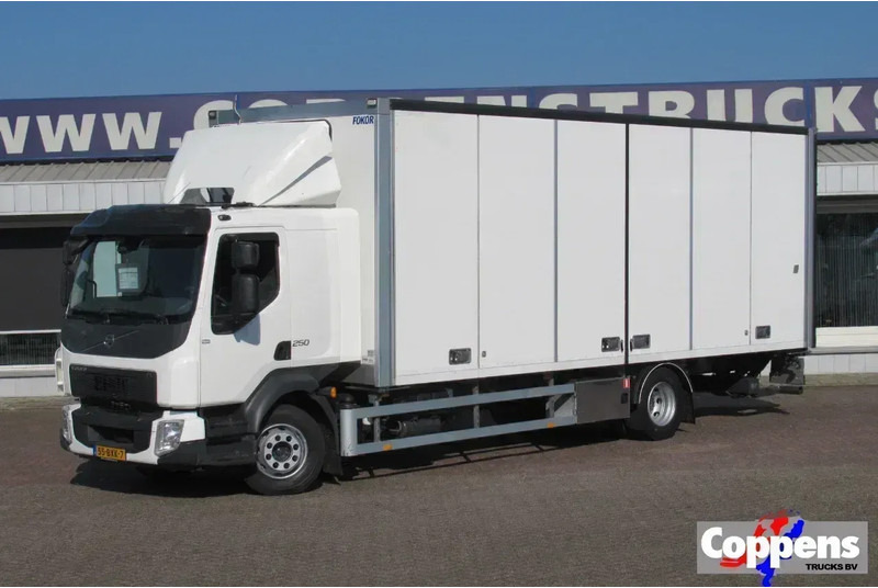 Volvo FL 250 Bakwagen + 6 deuren + Laadklep 2000 kg - Bakwagen: afbeelding 1 Volvo FL 250 Bakwagen + 6 deuren + Laadklep 2000 kg - Bakwagen: afbeelding 1