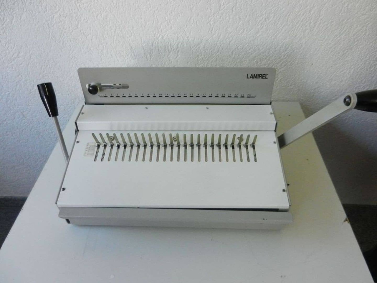 Lamirel - Inbindmachine: afbeelding 1 Lamirel - Inbindmachine: afbeelding 1