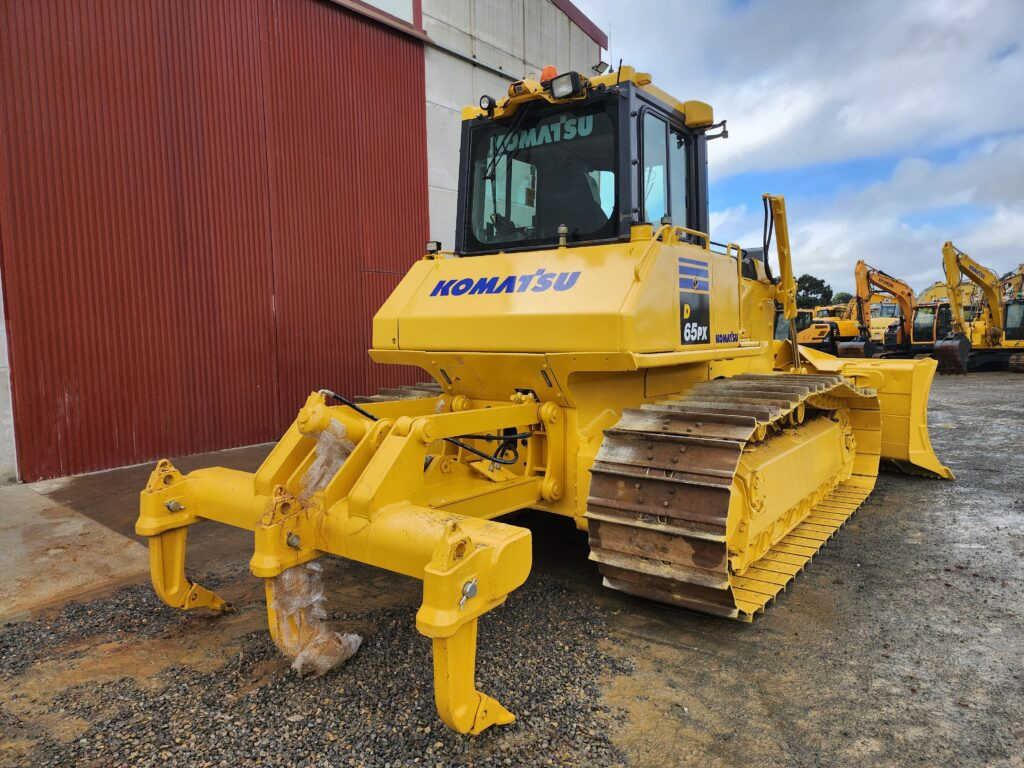 KOMATSU D65PX-17 - Bulldozer: afbeelding 2 KOMATSU D65PX-17 - Bulldozer: afbeelding 2