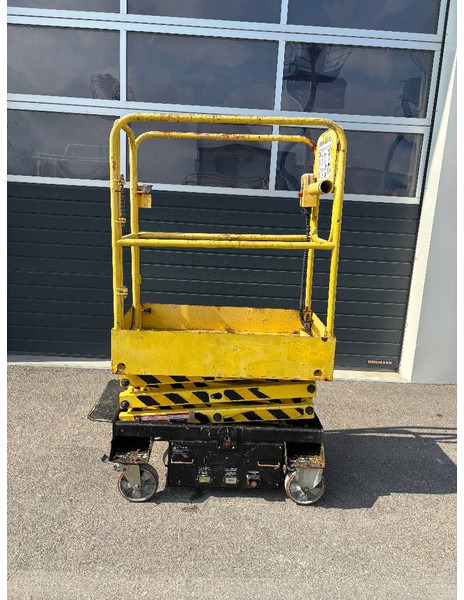 Boss 4,55m Arbeitsbühne Personenlift, BJ 2009 - Schaarlift: afbeelding 1 Boss 4,55m Arbeitsbühne Personenlift, BJ 2009 - Schaarlift: afbeelding 1