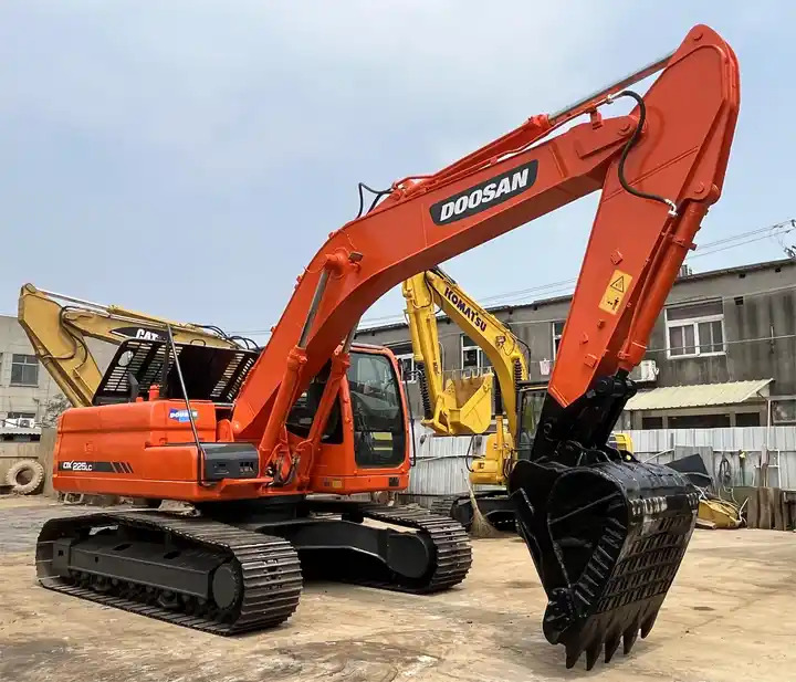 20 ton heavy machine used excavator digger doosan dx225lc with good performance - Rupsgraafmachine: afbeelding 2 20 ton heavy machine used excavator digger doosan dx225lc with good performance - Rupsgraafmachine: afbeelding 2