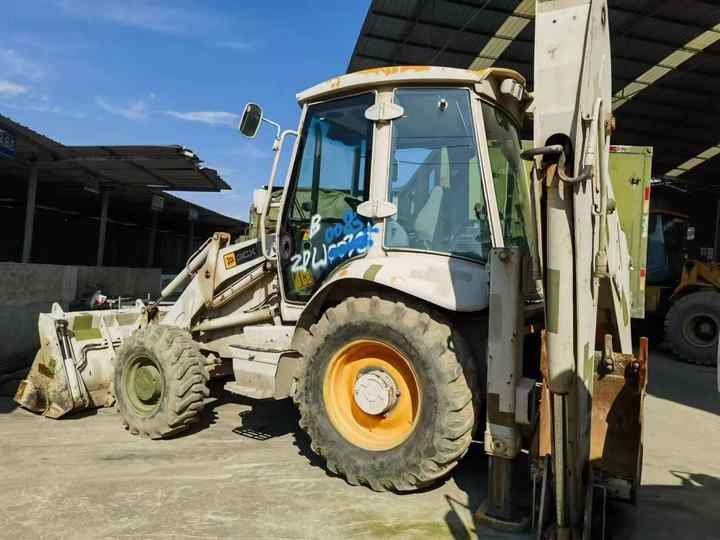 Backhoe loader JCB 3CX 4*4 tlb loader UKmade, used cheap JCB 3CX retro loader and digger - Graaflaadmachine: afbeelding 4 Backhoe loader JCB 3CX 4*4 tlb loader UKmade, used cheap JCB 3CX retro loader and digger - Graaflaadmachine: afbeelding 4
