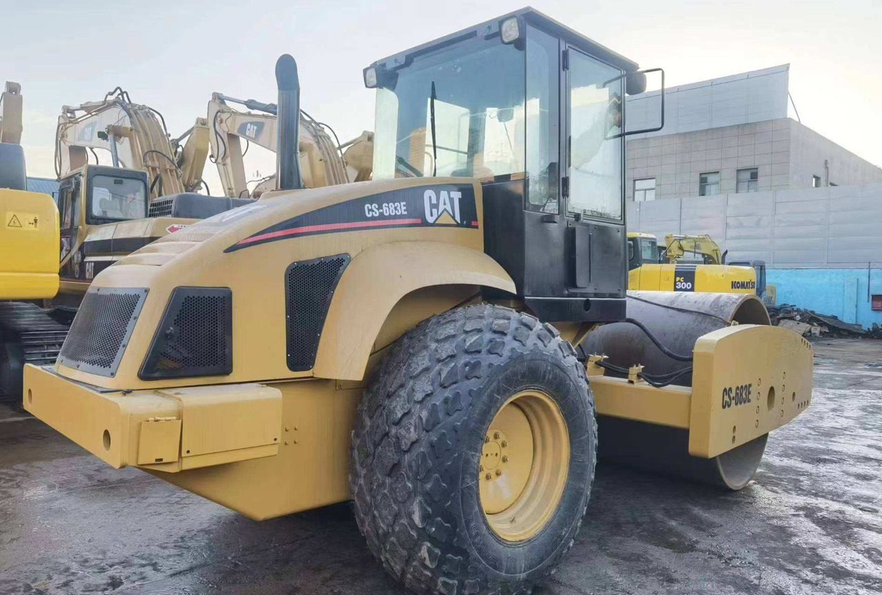 Good Quality Road Roller Caterpillar Cs683e Used Original Japan Road Roller Cat Cs683e Caterpillar Compactor Rollers - Asfaltwals: afbeelding 3 Good Quality Road Roller Caterpillar Cs683e Used Original Japan Road Roller Cat Cs683e Caterpillar Compactor Rollers - Asfaltwals: afbeelding 3