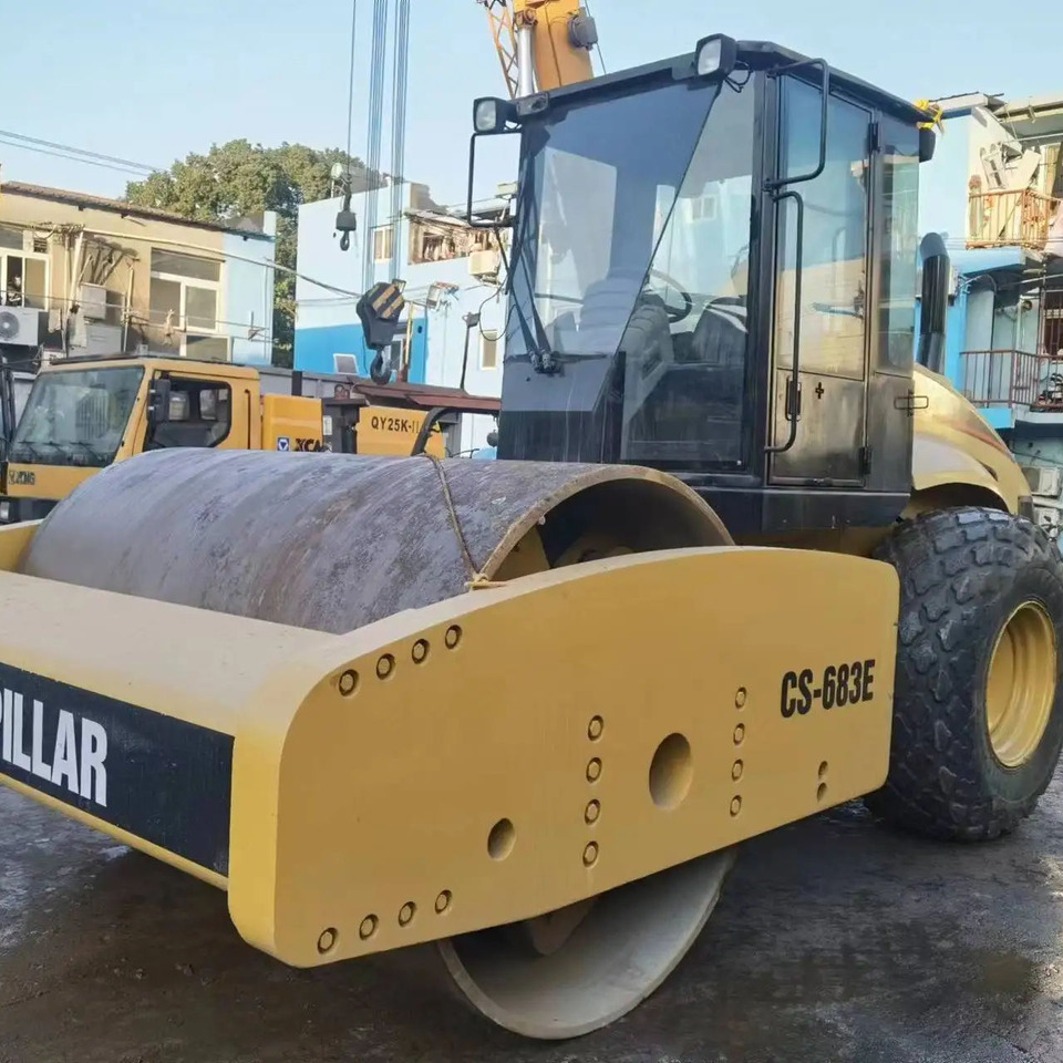 Good Quality Road Roller Caterpillar Cs683e Used Original Japan Road Roller Cat Cs683e Caterpillar Compactor Rollers - Asfaltwals: afbeelding 1 Good Quality Road Roller Caterpillar Cs683e Used Original Japan Road Roller Cat Cs683e Caterpillar Compactor Rollers - Asfaltwals: afbeelding 1